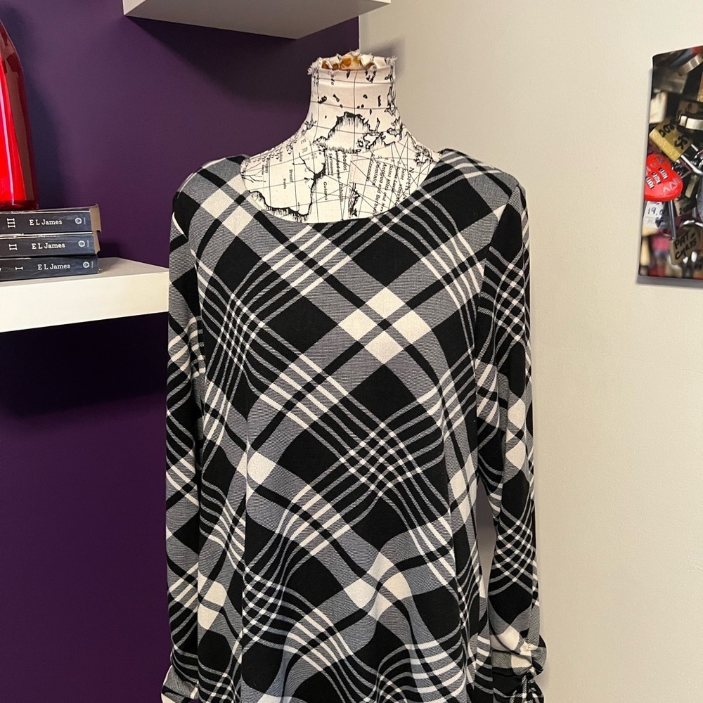 7 for $30 R&K Plaid Plus Size Long Sleeve Dress - Picture 9 of 10